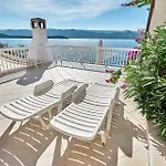Apartment Sea Front *