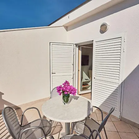 Apartment Sea Front *